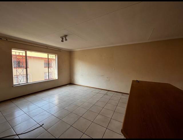 2 BEDROOM PROPERTY TO RENT IN HELDERKRUIN